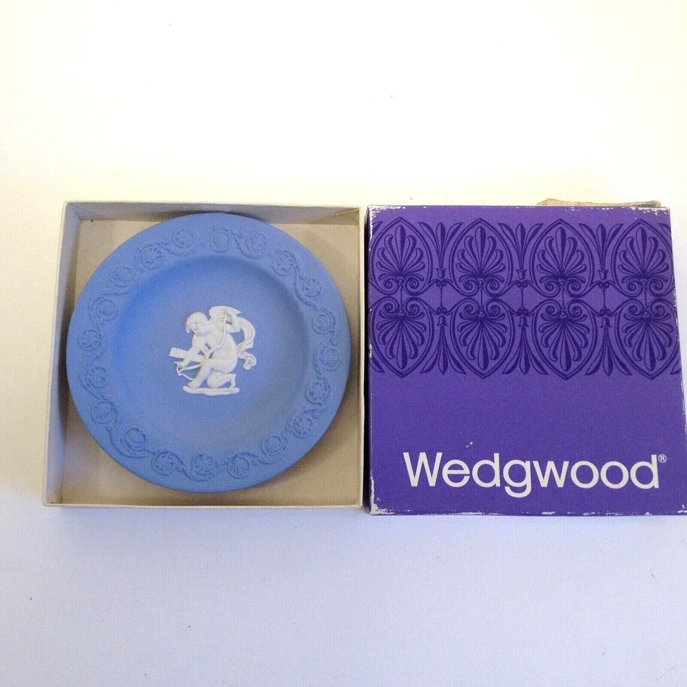 Wedgewood Patrician Tray Excel XL-20 Cream Color on Pale Blue Cupid w/Arrow - Picture 2 of 12